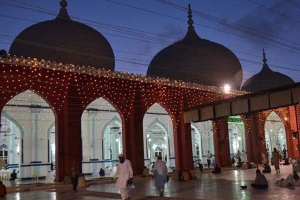 ملک بھر میں آج شب معراج عقیدت و احترام سے منائی جائے گی