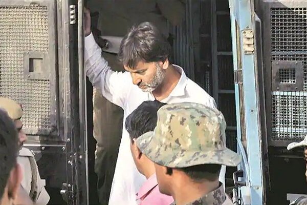 حریت رہنما یاسین ملک کی حراست کیخلاف مقبوضہ کشمیر میں مکمل ہڑتال