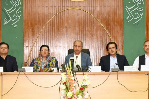 بجٹ میں پاک فوج سمیت سرکاری سطح پر کفایت شعاری مہم شروع کی جائے گی : حفیظ شیخ