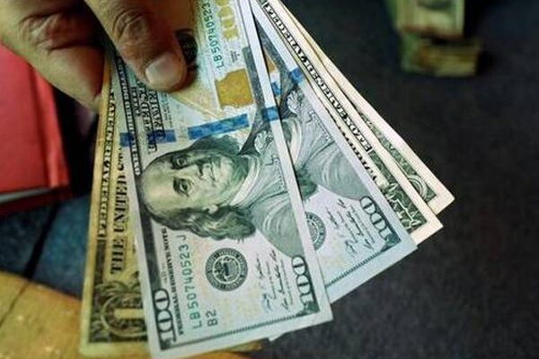 اوپن مارکیٹ میں ڈالر مزید 2 روپے مہنگا ہو کر 153 روپے کا ہو گیا