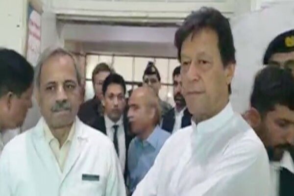 وزیراعظم کا بغیر پروٹوکول اسپتالوں کا دورہ، ایک بستر پر 4 بچوں کو دیکھ کر برہم