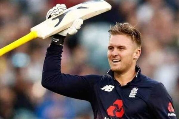 رات بھر اسپتال میں بیٹی کی تیمارداری کرنے والے جیسن روئے نے سنچری جڑ دی