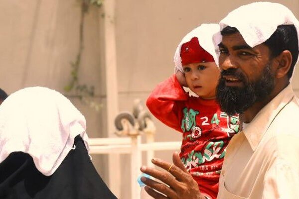 کراچی سمیت ملک کے بیشتر شہروں میں گرمی کی شدت برقرار