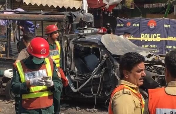 لاہور: داتا دربار کے باہر خودکش حملے میں 5 اہلکاروں سمیت 8 افراد شہید، 25 زخمی