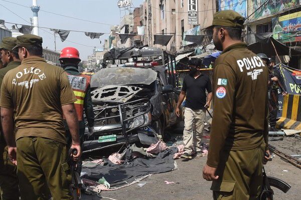 لاہور سے 3 مبینہ دہشت گرد گرفتار، داتا دربار دھماکے میں ملوث ہونے کا شبہ