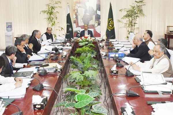 اقتصادی رابطہ کمیٹی نے پیٹرول کی قیمت میں 9 روپے اضافے کی سفارش کر دی