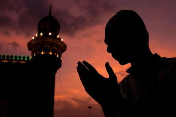 پہلی سحری سے ماہ صیام کا آغاز، نماز فجر میں مساجد نمازیوں سے بھر گئیں