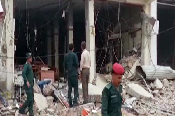 صادق آباد: نجی بینک میں دھماکے سے 20 افراد زخمی