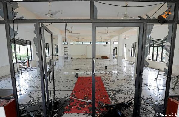 مسلم مخالف فسادات میں ایک شخص ہلاک، مساجد کو نقصان
