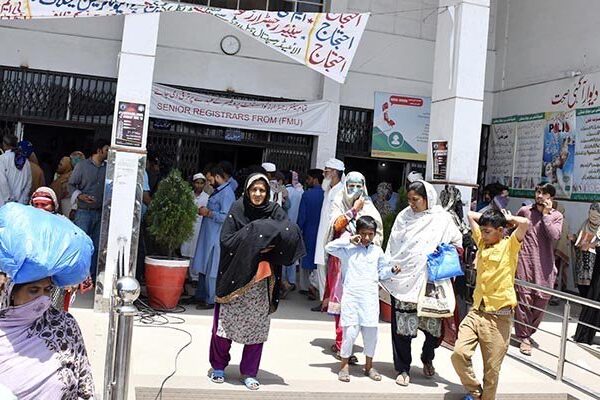 ینگ ڈاکٹرز کی آئے روز ہڑتال