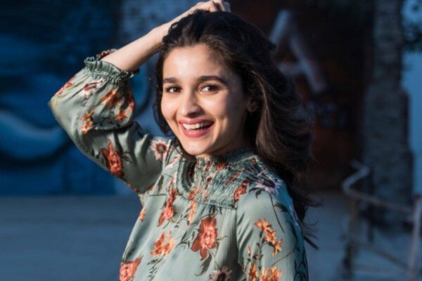 عالیہ بھٹ نے مداحوں سے محبت کا اظہار نہ کرنے کی وجہ بتا دی