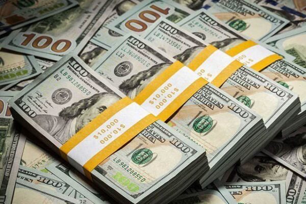 ڈالر کی ایک بار پھر اونچی اڑان، اوپن مارکیٹ میں 157 تک پہنچ گیا