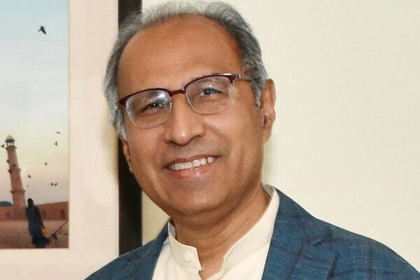 ایشیائی ترقیاتی بینک پاکستان کو 3 ارب 40 کروڑ ڈالرز قرض دے گا: مشیر خزانہ