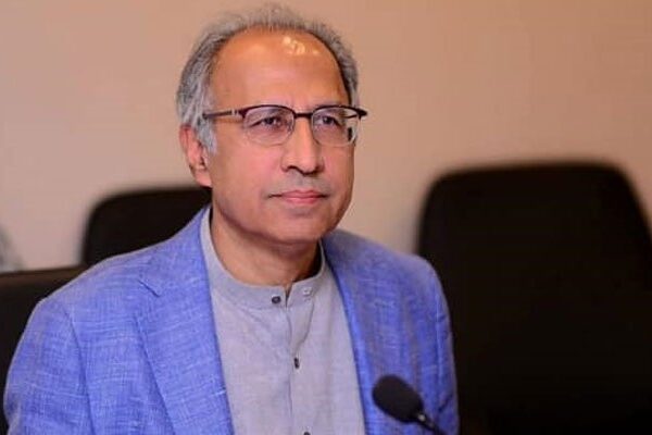 ملکی معیشت غیر ضروری اخراجات کی متحمل نہیں ہو سکتی: مشیر خزانہ