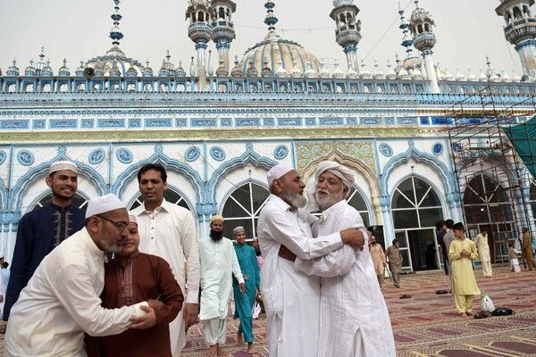 ملک بھر میں عیدالفطر آج مذہبی جوش و جذبے کے ساتھ منائی جا رہی ہے