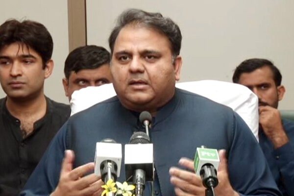 اپوزیشن بکھر رہی ہے، ن لیگ کے 12 ایم پی ایز کی فہرست جلد سامنے آئے گی