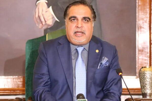 وفاقی حکومت کو کوئی خطرہ نہیں، جسے جو کرنا ہے کر لے: گورنر سندھ