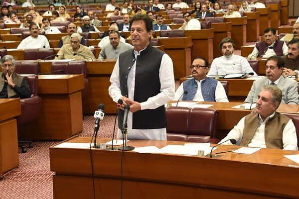 ایوان میں وزیراعظم عمران خان کیلئے سلیکٹڈ کا لفظ استعمال کرنے پر پابندی عائد