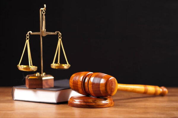 عدلیہ  پر  تازہ  وار