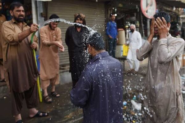 کراچی میں گرمی کا راج برقرار، گرمی کی حالیہ لہر ایک ہفتہ جاری رہنے کا امکان