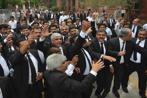 ججز کیخلاف ریفرنس: وکلاء کا ملک بھر میں 14 جون کو ہڑتال کا اعلان
