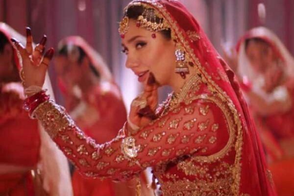 ماہرہ خان کی ’’پرے ہٹ لو‘‘ کا ٹریلر جاری ہوتے ہی مداحوں میں مقبول