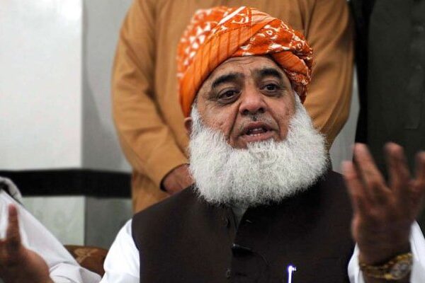 مولانا فضل الرحمان کا اپوزیشن جماعتوں کے رہنماؤں کو فون، اے پی سی میں شرکت کی دعوت