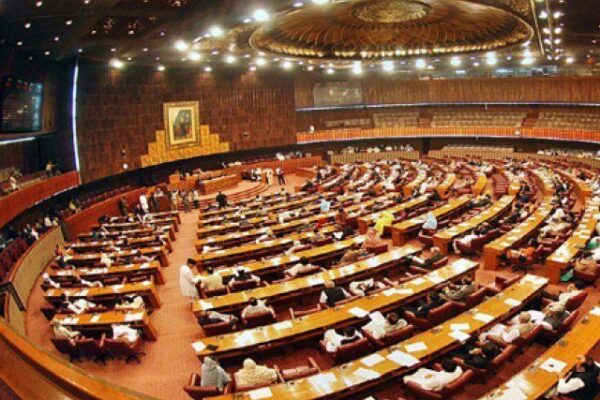 قومی اسمبلی میں شور شرابہ، امیر قطر کا دورہ اور ایمنسٹی سکیم