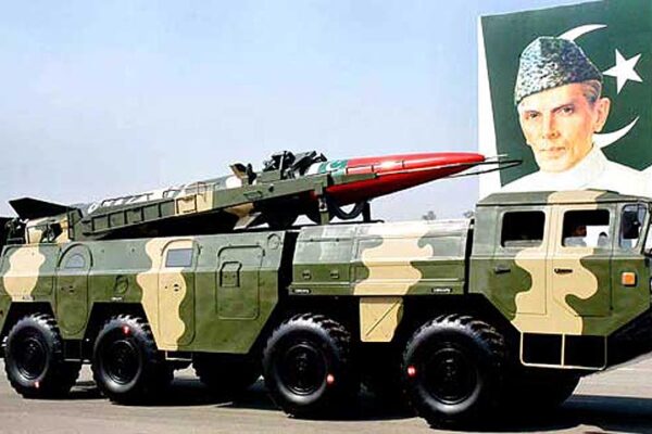 تنگ  ہو تا  ہوا  گھیرا