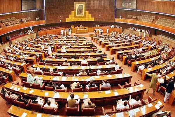 پارلیمنٹ، عدم برداشت اور غیراخلاقی رویوں کی آماجگاہ