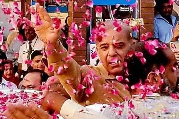 شہباز شریف لندن میں تقریباً 2 ماہ قیام کے بعد وطن واپس پہنچ گئے
