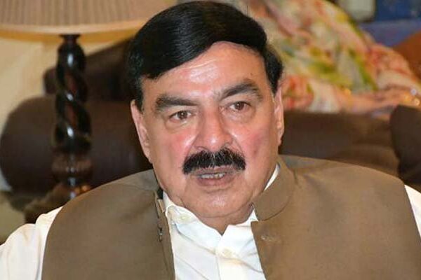 شیخ رشید نے ریلوے کرایوں میں اضافے کا اعلان کردیا