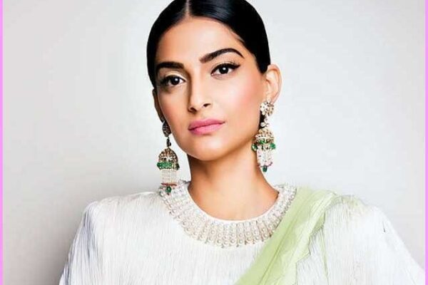 سونم کپور نے انتہا پسند ہندوؤں کا چہرہ بے نقاب کر دیا