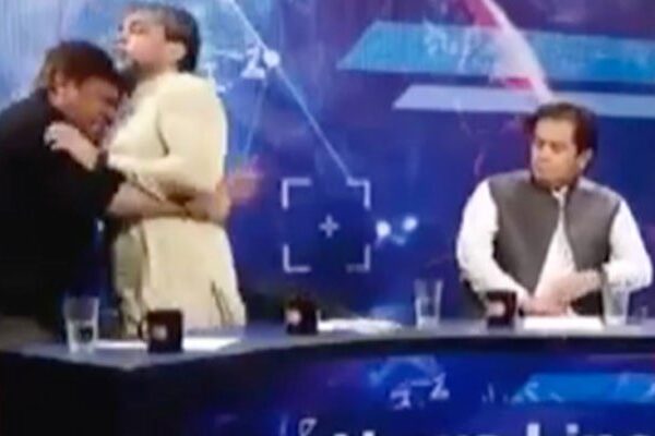 صحافی سے بدسلوکی پر پی ٹی آئی رہنما کی پارٹی رکنیت معطل