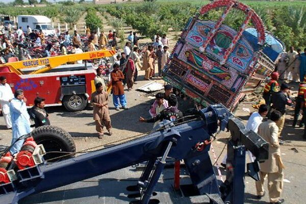 قلعہ سیف اللہ میں ٹرک اور ویگن میں تصادم، 13 افراد جاں بحق، 10 زخمی
