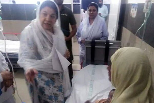 وزیر صحت پنجاب یاسمین راشد کا رات گئے اچانک سرکاری اسپتال کا دورہ