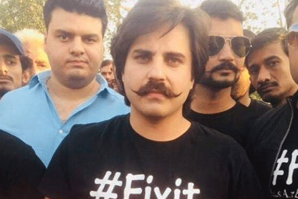 فکس اٹ کے بانی عالمگیر خان اور کارکنوں کو رہا کر دیا گیا
