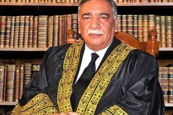 دھوکہ دینے والوں کی قانون کے پیشے میں کوئی گنجائش نہیں، چیف جسٹس پاکستان