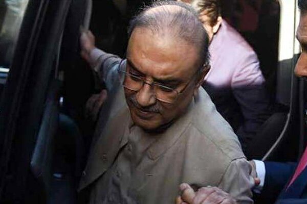 عمران کو بتاؤ ہم بیرکوں میں رہنے کے عادی ہیں: آصف زرداری