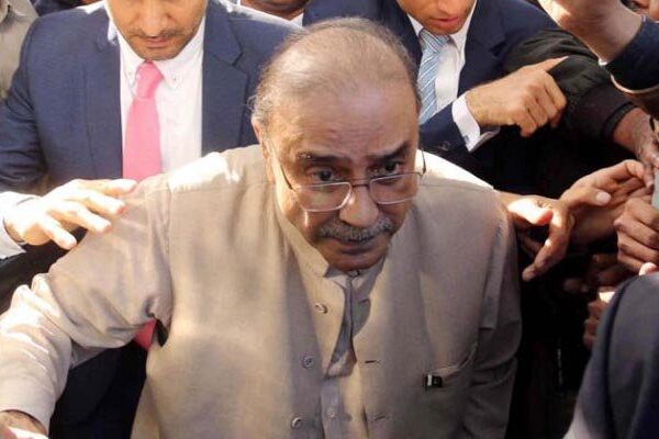 حکومت حفیظ شیخ کو بھی جیل میں ڈالے اور پوچھے اربوں روپے کہاں گئے: زرداری