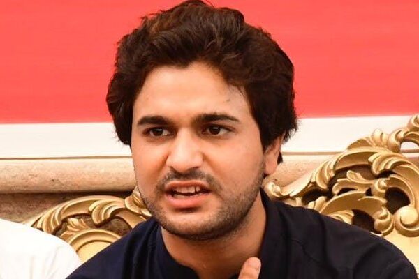 شیریں مزاری نے سندھ کے فوکل پرسن برائے انسانی حقوق کو عہدے سے ہٹا دیا