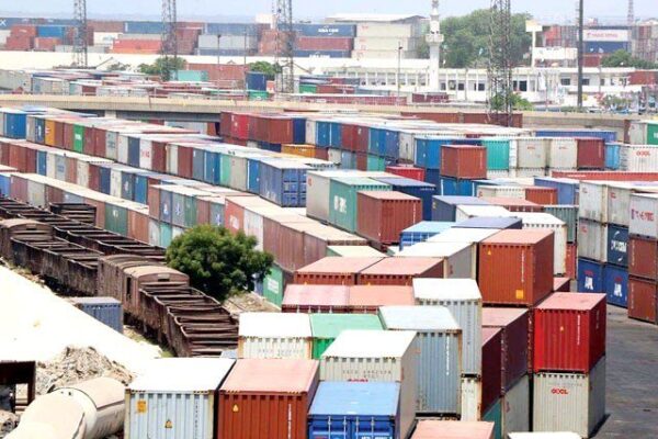 ریٹیل قیمت کا ٹیگ نہ ہونے پر بندرگاہوں پر 400 کنٹینرز کی کلیئرنس رک گئی