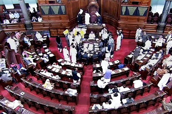 بھارتی پارلیمنٹ نے بیک وقت 3 طلاقوں پر پابندی کا متنازع بل منظوری کر لیا