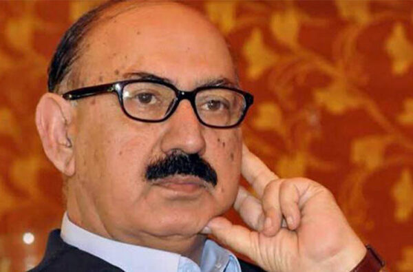 بنا ہے شاہ کا مصاحب