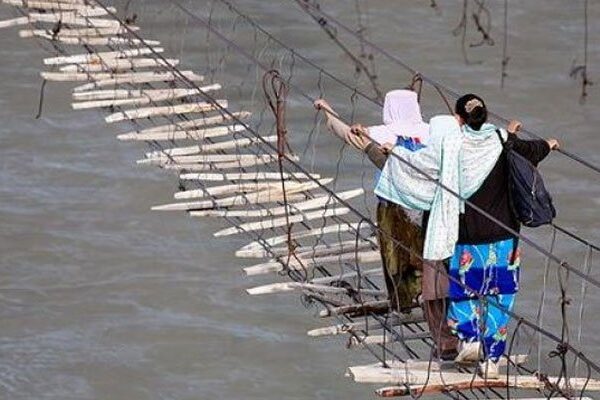 18 سالہ ثمن سیلفی لیتے ہوئے دریائے کابل میں جا گری، تلاش جاری