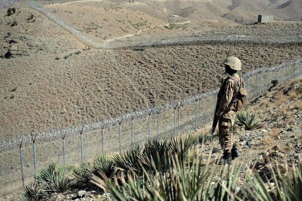 پاکستانی سکیورٹی فورسز پر حملے، دس اہلکار ہلاک