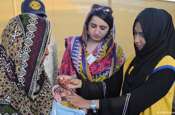 کیا پاکستان پولیو کے خلاف لڑائی ہار رہا ہے؟