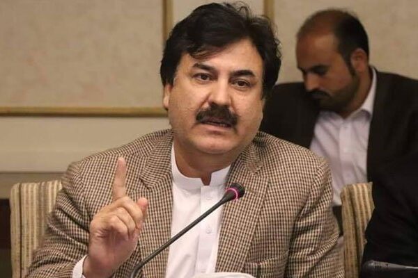خیبرپختونخوا حکومت نے وزیر اطلاعات کیلئے قواعد کے خلاف قیمتی گاڑی منگوالی