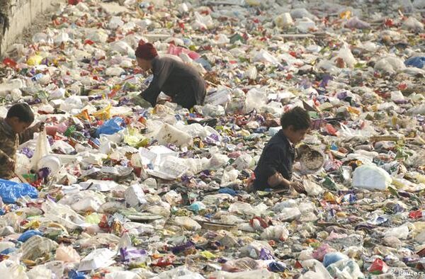 پاکستان میں سالانہ پچپن ارب شاپنگ بیگز کا استعمال