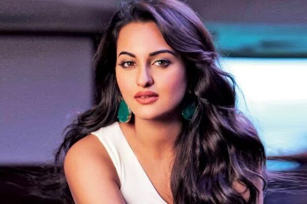 ممبئی میں پولیس کا سوناکشی سنہا کے گھر پر چھاپہ